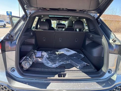 New 2026 Volkswagen Tiguan SE R-Line AWD/4WD image 16