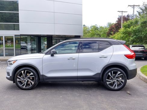 Used 2022 Volvo XC40 T5 R-Design w/ Advanced Package AWD/4WD image 2