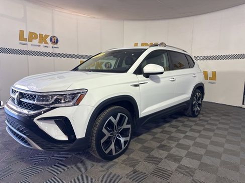 Used 2023 Volkswagen Taos SEL image 8