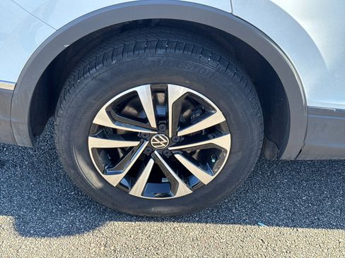 Used 2022 Volkswagen Tiguan S image 17
