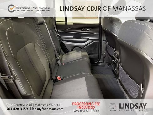 Used 2023 Jeep Grand Cherokee Laredo AWD/4WD image 17