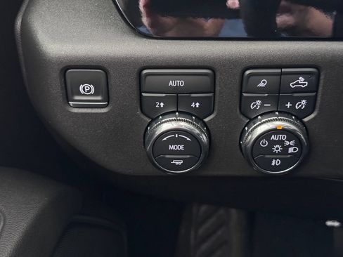 Certified 2025 GMC Sierra 1500 SLT AWD/4WD image 25
