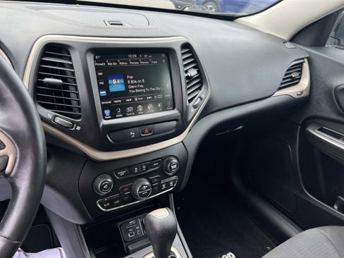 Used 2015 Jeep Cherokee Latitude w/ Comfort/Convenience Group image 29