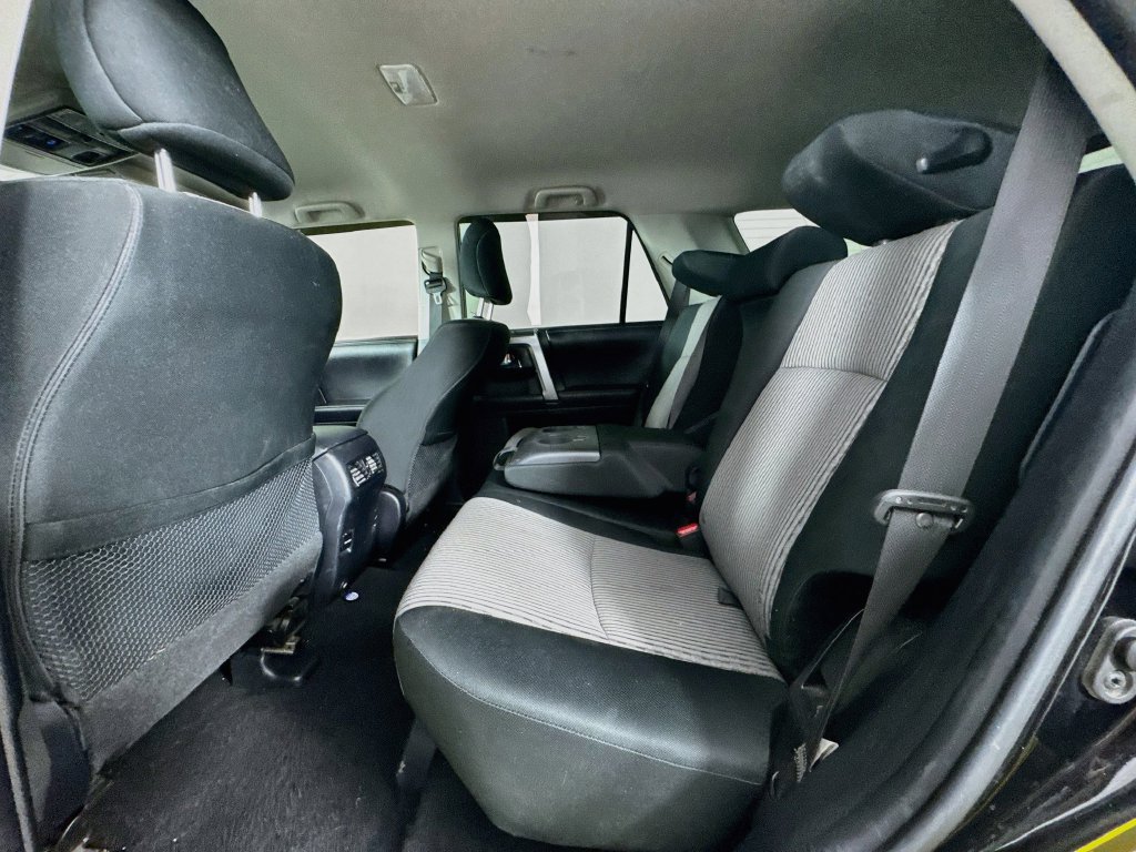 Used 2018 Toyota 4Runner SR5 AWD/4WD image 26