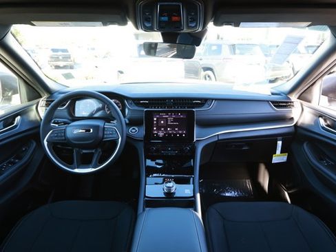 New 2025 Jeep Grand Cherokee Laredo X image 32