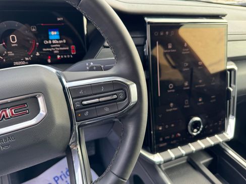 Used 2025 GMC Acadia Elevation image 24