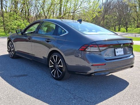 Used 2025 Honda Accord Touring image 4
