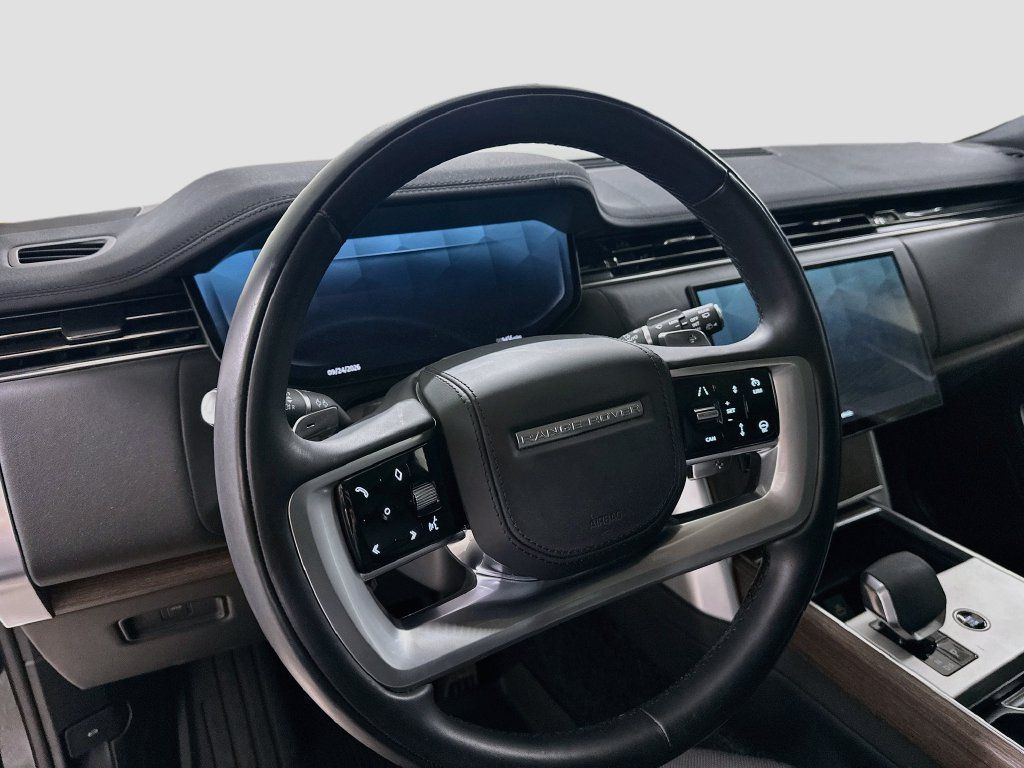 Used 2024 Land Rover Range Rover SE AWD/4WD image 4