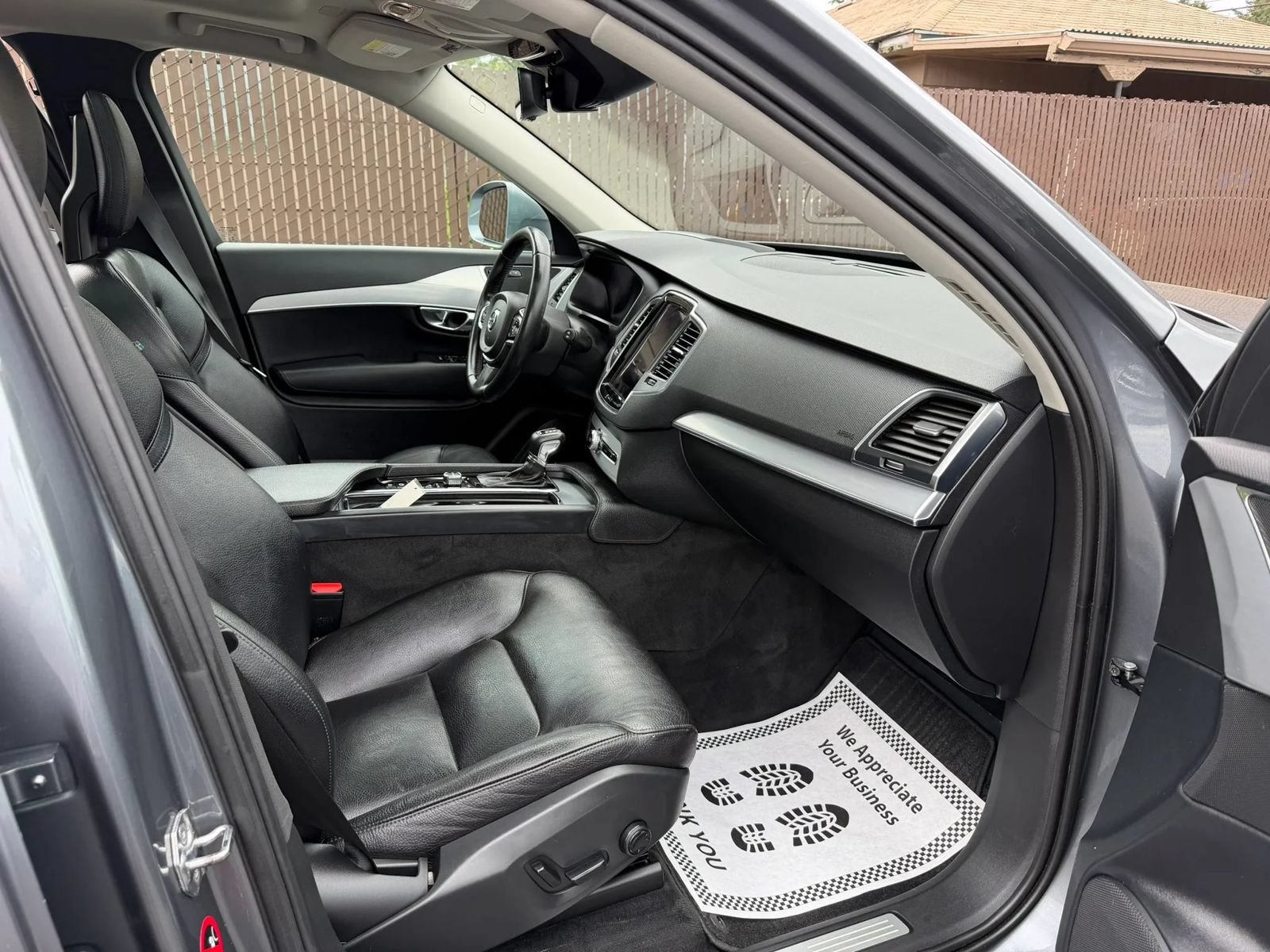 Used 2017 Volvo XC90 T6 Momentum AWD/4WD image 14