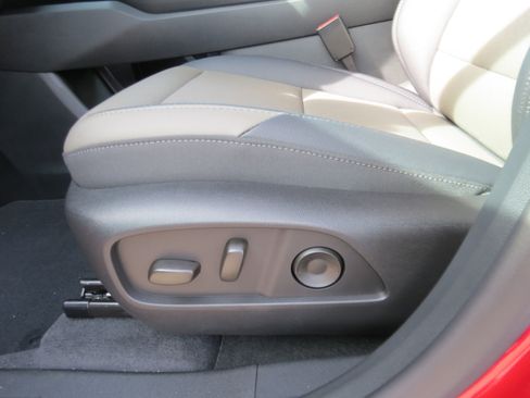 New 2026 Chevrolet Equinox LT w/ Convenience Package II image 14