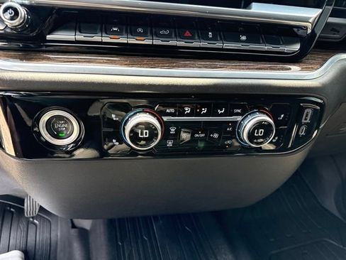 Used 2022 GMC Sierra 1500 Elevation w/ LPO, Elevation Black Package AWD/4WD image 12