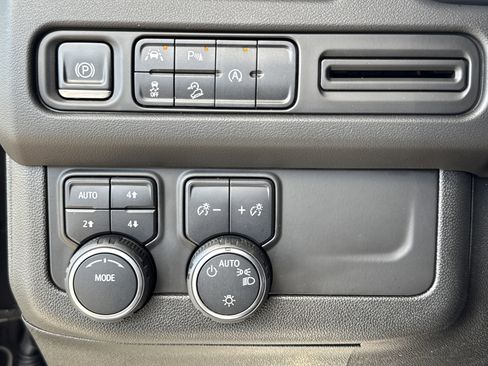 Used 2023 Chevrolet Tahoe Premier AWD/4WD image 19