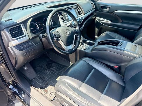 Used 2018 Toyota Highlander XLE FWD image 25