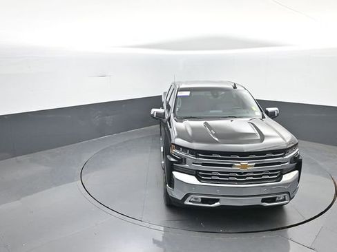 Used 2021 Chevrolet Silverado 1500 LTZ w/ Technology Package AWD/4WD image 26