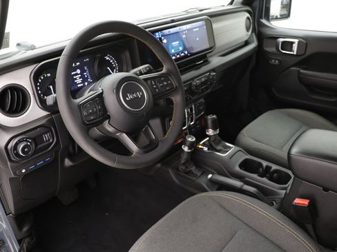 Used 2024 Jeep Wrangler Unlimited AWD/4WD image 14