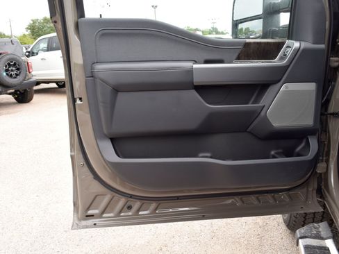 New 2026 Ford F250 Lariat image 19