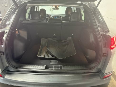 Used 2022 Jeep Cherokee Limited w/ Mopar Interior Package AWD/4WD image 9