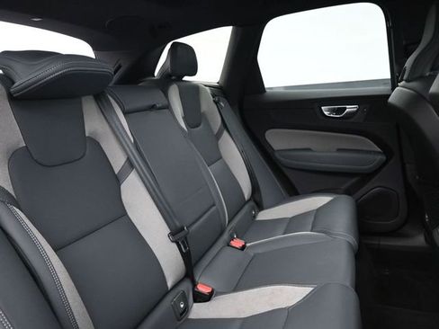 Used 2022 Volvo XC60 B6 R-Design w/ Protection Package Premier image 32