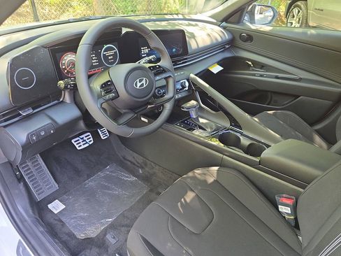 New 2025 Hyundai Elantra SEL image 16
