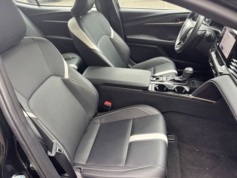 Used 2025 Toyota Camry SE FWD image 31
