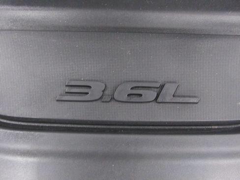 Used 2023 Chrysler Pacifica Touring-L FWD image 39