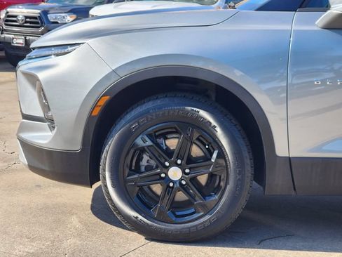 Used 2024 Chevrolet Blazer LT w/ Convenience Package FWD image 8