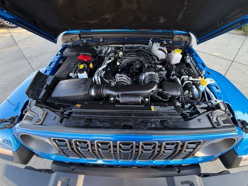 Used 2025 Jeep Gladiator Sport AWD/4WD image 36