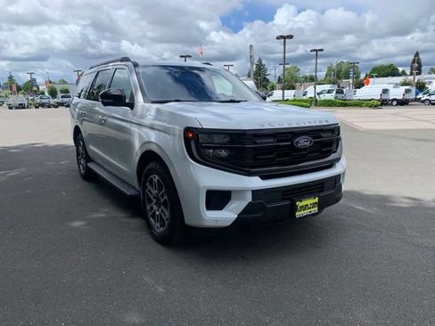 Certified 2025 Ford Expedition Active AWD/4WD image 14