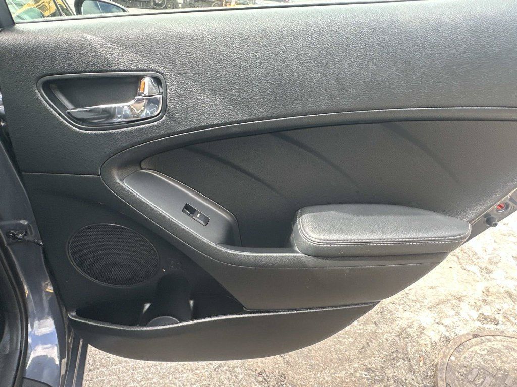 Used 2016 Kia Forte SX FWD image 31