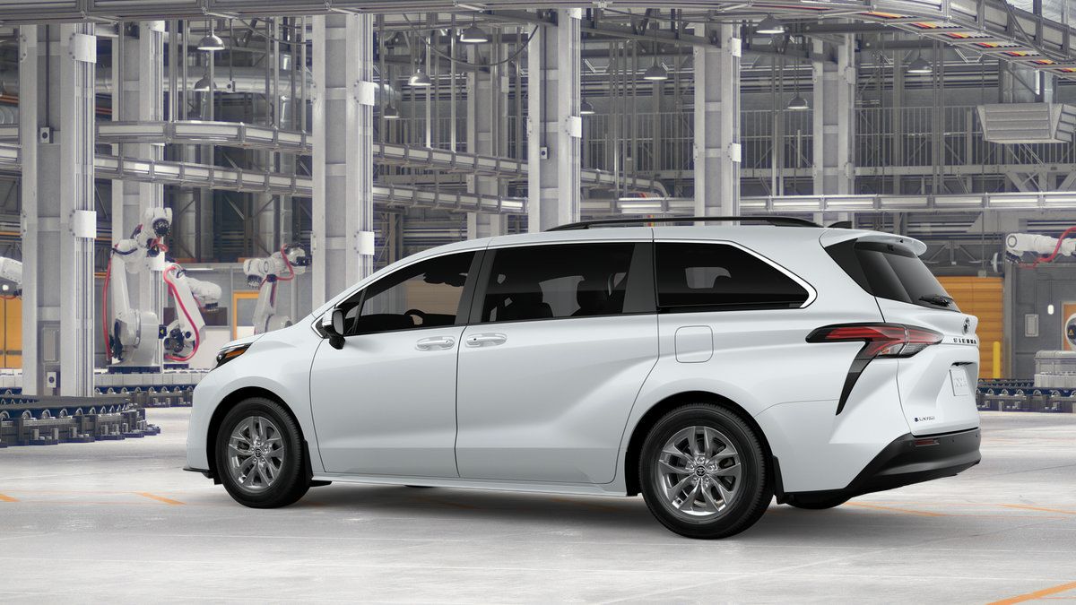 New 2026 Toyota Sienna XLE AWD/4WD image 5