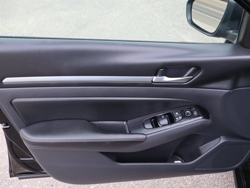 Used 2023 Nissan Altima 2.5 SV FWD image 17