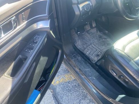 Used 2017 Ford Explorer XLT w/ Equipment Group 202A image 11