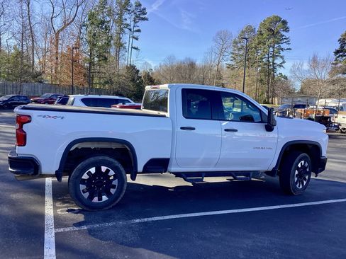 Used 2020 Chevrolet Silverado 2500 Custom w/ Custom Value Package image 5