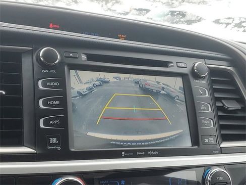 Used 2019 Toyota Highlander Limited image 29