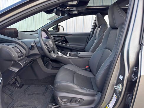 Used 2023 Toyota bZ4X Limited image 17