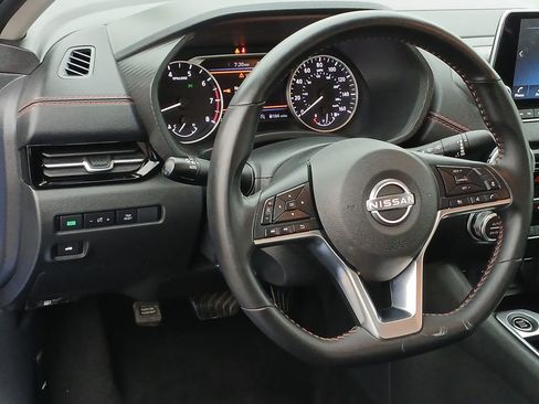 Used 2025 Nissan Sentra SR FWD image 18