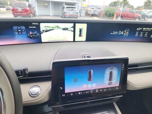 New 2025 Lincoln Nautilus Premier image 37