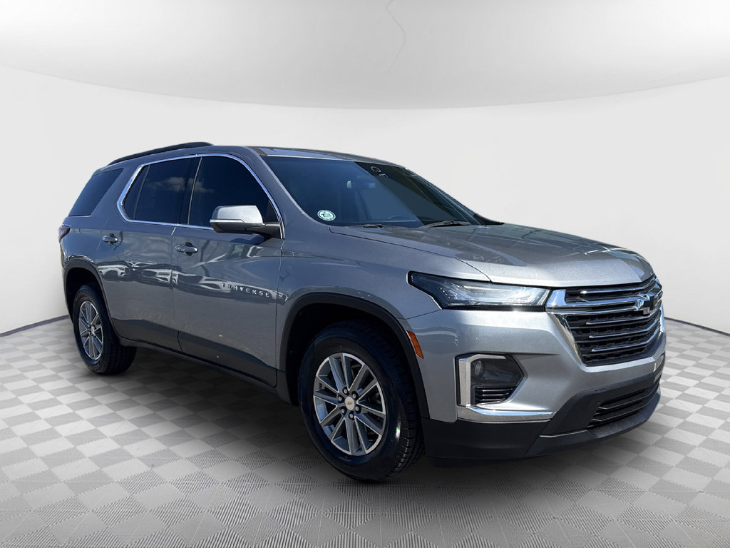 Used 2023 Chevrolet Traverse LT FWD image 2