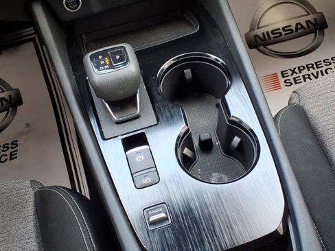 Certified 2021 Nissan Rogue SV image 26