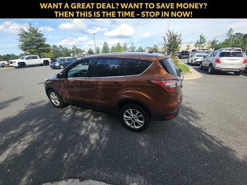 Used 2017 Ford Escape SE w/ SE Cold Weather Package FWD image 8