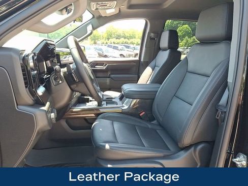 Used 2026 Chevrolet Silverado 1500 LT Trail Boss w/ LT Trail Boss Premium Package AWD/4WD image 2