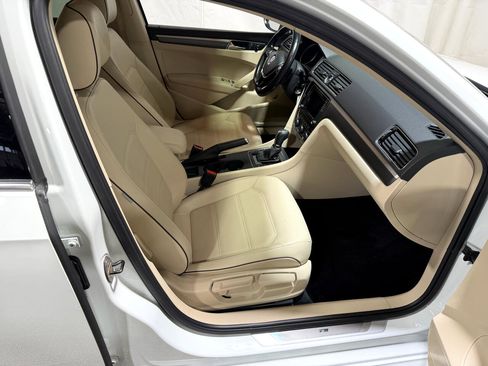 Used 2017 Volkswagen Passat 1.8T R-Line image 12