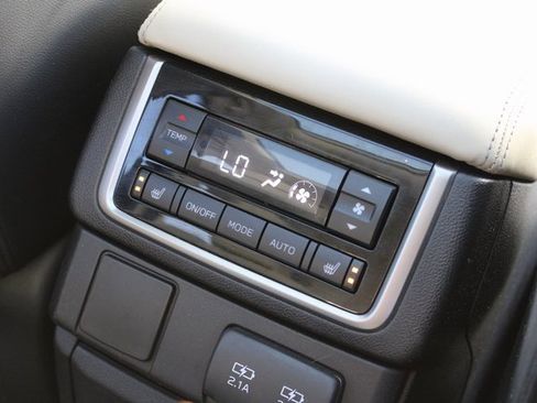 Used 2020 Subaru Ascent Limited w/ Technology Package image 31