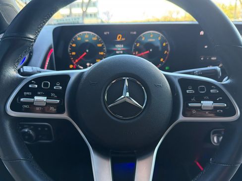 Used 2021 Mercedes-Benz GLB 250 250 image 29