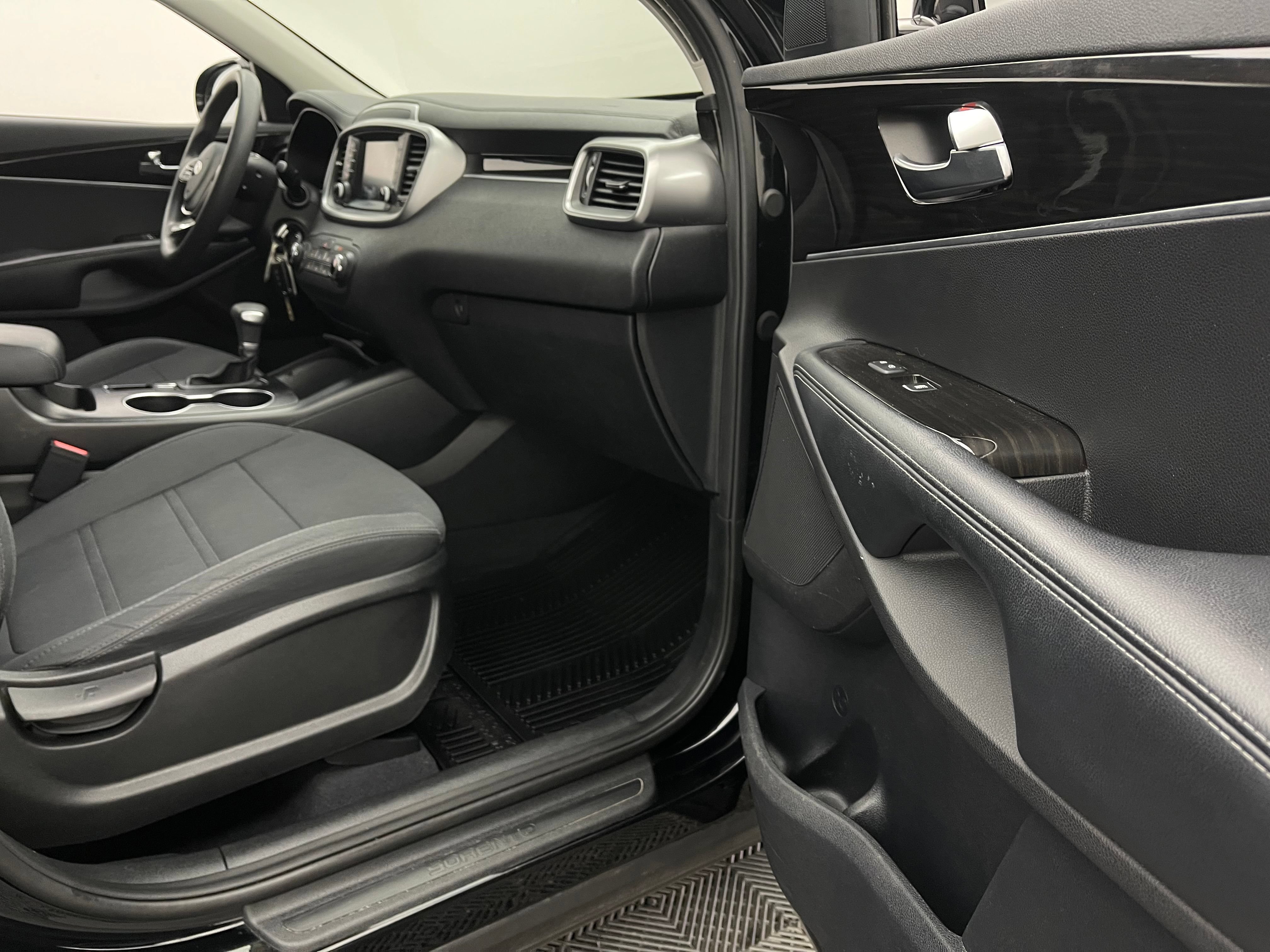 Used 2020 Kia Sorento LX FWD image 28