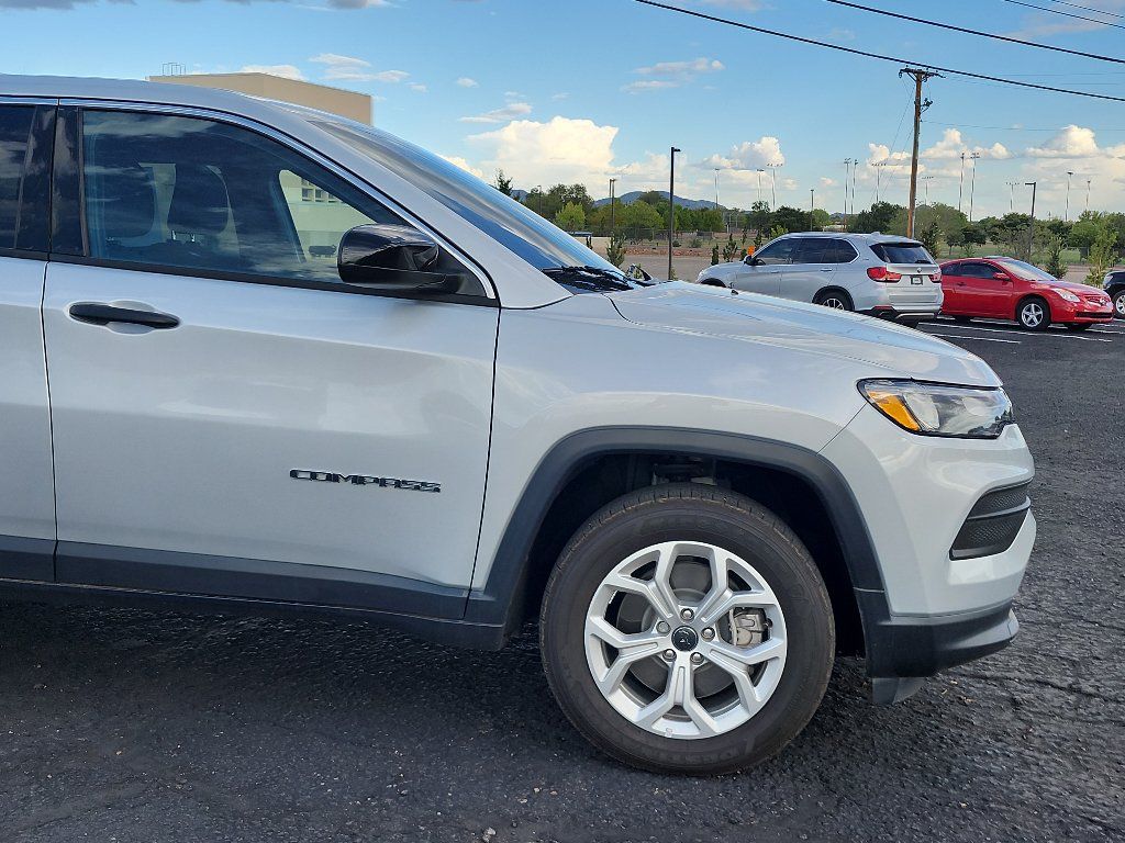 Used 2025 Jeep Compass Sport AWD/4WD image 4