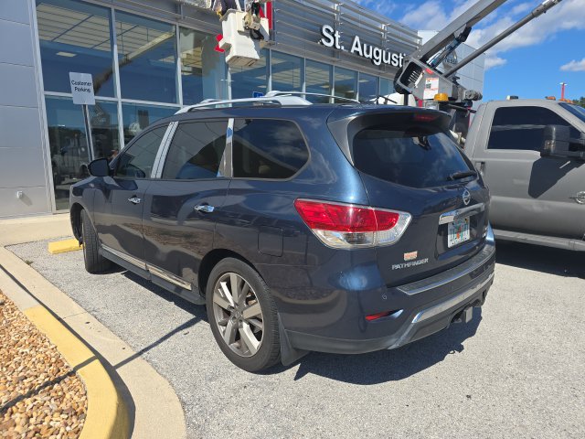 Used 2015 Nissan Pathfinder Platinum FWD image 3