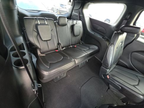 Used 2025 Chrysler Pacifica Select FWD image 6