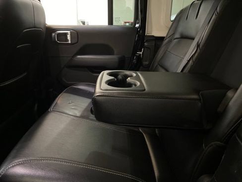 Used 2022 Jeep Wrangler Unlimited Sahara AWD/4WD image 72
