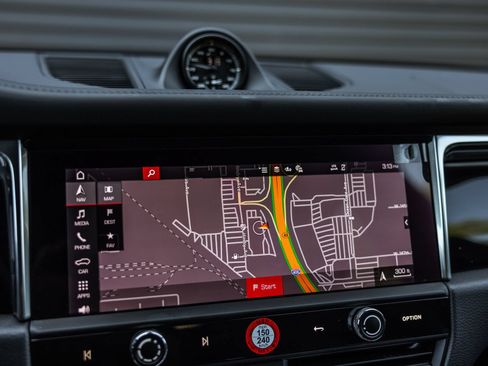 Certified 2026 Porsche Macan Turbo AWD/4WD image 15